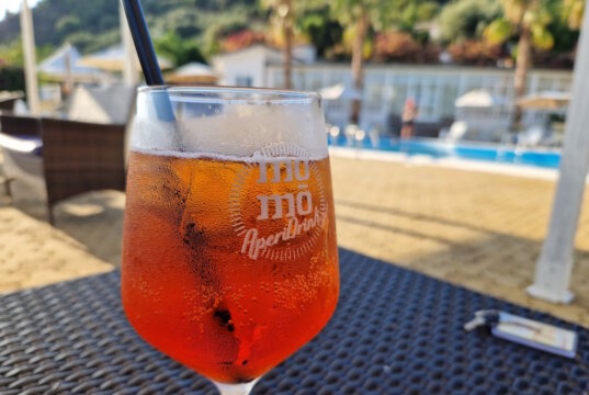 Der Spritz – ein Getränk, das so eng mit Italien verbunden ist wie Pasta und Dolce Vita. (Foto: © Bastian Glumm)