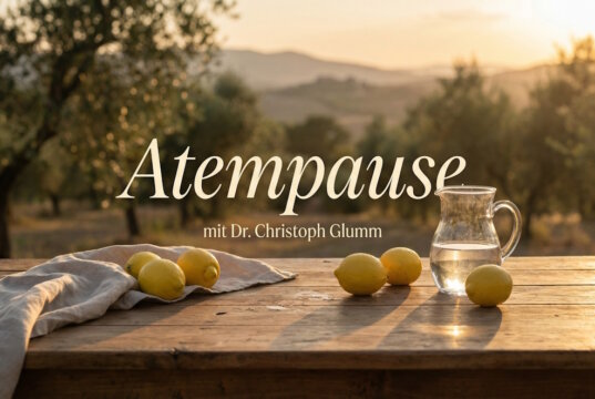 Eine Atempause mit Dr. Christoph Glumm: Die neue Rubrik auf Vivere in Italien lädt dazu ein, im Alltag innezuhalten und neue Kraft zu schöpfen. (Bild: KI-Kreation von Svitlana Glumm)