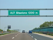 Autobahn in Italien: Seit Januar 2026 gelten auf den meisten autostrade höhere Mautgebühren, die sich aus vertraglich festgelegten Inflationsanpassungen ergeben. (Foto: © ChiccoDodiFC / Adobe Stock)