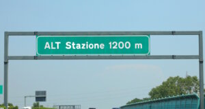 Autobahn in Italien: Seit Januar 2026 gelten auf den meisten autostrade höhere Mautgebühren, die sich aus vertraglich festgelegten Inflationsanpassungen ergeben. (Foto: © ChiccoDodiFC / Adobe Stock)