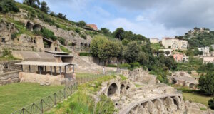 Antikes Badeparadies der Kaiser: Die Thermen von Baiae zeigen römischen Luxus und Technik im Archäologiepark bei Neapel. (Foto: © Bastian Glumm)