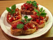 Bruschetta: geröstetes Brot, eingerieben mit frischem Knoblauch und beträufelt mit hochwertigem Olivenöl. (Foto: © Miriam Köppchen)