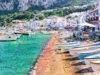 Blick auf den Hafen von Capri im Golf von Neapel: die Insel setzt mit neuen Regeln auf mehr Ruhe und weniger aufdringliche Touristenansprache. (Foto: © Roman Babakin - stock.adobe.com)