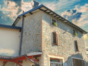 Mitten in der idyllischen Landschaft der Emilia-Romagna, nur wenige Kilometer von Bologna und Vignola entfernt, liegt ein verstecktes Juwel: die Casa Due Marie. (Foto: © Casa Due Marie)