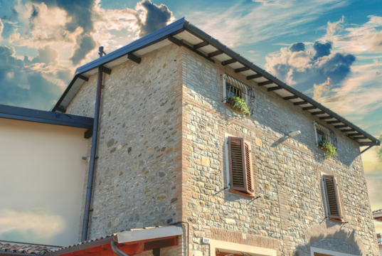 Mitten in der idyllischen Landschaft der Emilia-Romagna, nur wenige Kilometer von Bologna und Vignola entfernt, liegt ein verstecktes Juwel: die Casa Due Marie. (Foto: © Casa Due Marie)