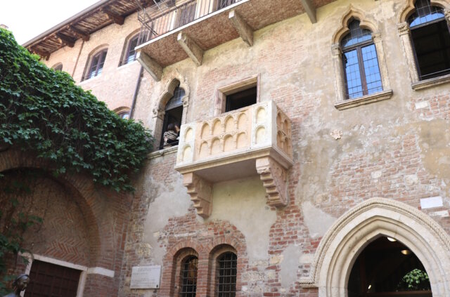 casa-giuletta-haus-julia-verona (1) Entdecke Julias Balkon in Verona: echte Romantik, spannende Fakten und praktische Tipps für deinen schnellen Besuch im Herzen der Stadt. (Foto: © Bastian Glumm)