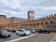Veronas Castelvecchio: eine Burg wie ein stiller Wächter. Kein Liebesmärchen, sondern Mauern, die von Macht, Flucht und Geschichte erzählen. (Foto: © Bastian Glumm)