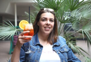 Sabrina Vitale verwaltet gleich mehrere Ferienwohnungen in Sizilien und freut sich über Anfragen. (Foto: © Bastian Glumm)