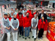 Das Team eines neu eröffneten Despar-Markts: Mit neuen und modernisierten Standorten baut Despar seine Präsenz in Italien weiter aus. (Foto: © Despar Italia)