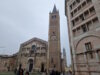 Der Dom von Parma zwischen Romanik und Renaissance Der Dom von Parma mit Campanile auf der Piazza Duomo zeigt die klare Formensprache der oberitalienischen Romanik und bildet zusammen mit dem Baptisterium ein geschlossenes Bauensemble. (Foto: © Bastian Glumm)