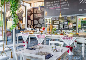 Relais Antico Podere San Francesco: Rundherum wachsen Oliven, Obst und Gemüse, die täglich frisch in das Frühstücksbuffet der kleinen „Honesty Bar“ einfließen. (Foto: © Antico Podere San Francesco)