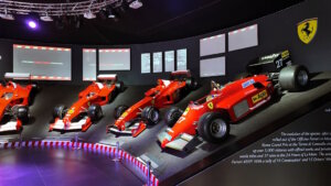 Historische Formel-1-Boliden im Ferrari-Museum Modena: Eine eindrucksvolle Zeitreise durch die Siege, Innovationen und Ikonen der Scuderia. (Foto: © DVisions / Adobe Stock)