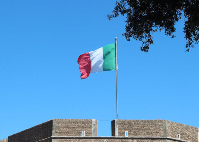 festa-della-repubblica-italien-fahne Am 2. Juni feiert Italien die Festa della Repubblica – ein Tag voller Geschichte, Stolz, Musik, gutem Essen und italienischer Lebensfreude. (Foto: © Bastian Glumm)