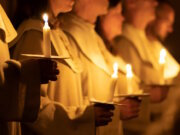 Festa di Santa Lucia: Das Lichterfest Italiens, das die Dunkelheit vertreibt Kerzenlicht zur Festa di Santa Lucia: Lichter und Kerzen stehen symbolisch für Hoffnung und Neubeginn. Am 13. Dezember prägen sie Prozessionen und religiöse Feiern in vielen Regionen Italiens. (Foto: © bzzup / Adobe Stock)