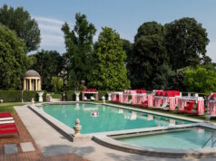Italienisches Lido-Feeling mitten in Florenz: Bagno Al Fresco verwandelt den Sommer im Four Seasons Hotel Firenze in eine stilvolle Auszeit. (Foto: © Martino Dini)
