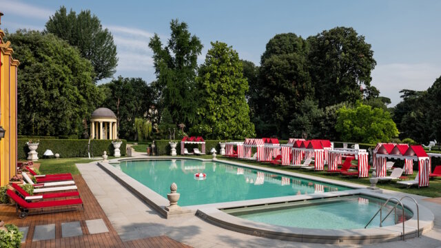 firenze-florenz-four-seasons Italienisches Lido-Feeling mitten in Florenz: Bagno Al Fresco verwandelt den Sommer im Four Seasons Hotel Firenze in eine stilvolle Auszeit. (Foto: © Martino Dini)