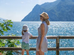 Urlaubsmoment am Gardasee: Der größte See Italiens gilt als eines der beliebtesten Reiseziele für Familien und Campingurlaub. (Foto: © o1559kip / Adobe Stock)