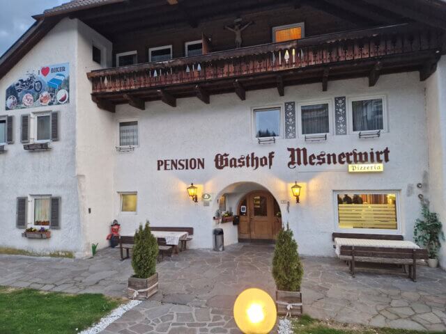 gasthof-mesnerwirt-suedtirol-ritten-oberinn (1) Der Messnerwirt am Ritten in Südtirol – ein familiärer Gasthof mit traumhafter Aussicht, echter Herzlichkeit und traditioneller Küche. Ideal für alle, die Ursprünglichkeit und Ruhe suchen. (Foto: © Bastian Glumm)