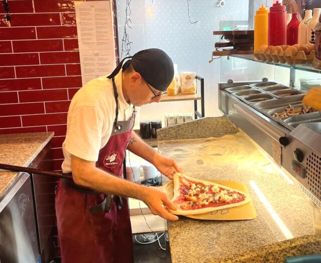 Die GPN - Accademia Napoletana Pizza & Food bietet nicht nur Kurse für angehende Pizzabäcker an, sondern auch spezielle Ausbildungsprogramme für erfahrene Pizzaioli. (Foto: © GPN)