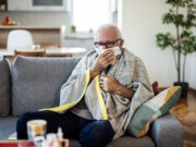 Fieber, Husten und Erschöpfung: Die aktuelle Grippewelle führt in Italien zu zahlreichen Arztbesuchen, besonders bei älteren Menschen. (Foto: © Jelena Stanojkovic / Adobe Stock)