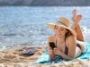 Es könnte so schön einfach sein: ein Smartphone, ein Strand in Italien und das Geld kommt von allein. Die Realität sieht meist etwas anders aus. (Foto: © Antonioguillem / Adobe Stock)