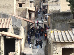 Herculaneum im Winter: Ein Rundgang durch die antike Stadt Die schmalen Straßen von Herculaneum verdeutlichen die dichte, auf Fußverkehr ausgerichtete Stadtstruktur der antiken Küstenstadt. (Foto: © Bastian Glumm)