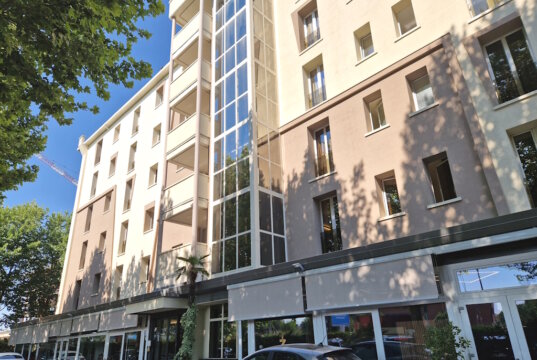 Das Hotel Fiera an der Via Stalingrado in Bologna: verkehrsgünstig gelegen, mit Parkmöglichkeiten direkt vor der Türe. (Foto: © Bastian Glumm)