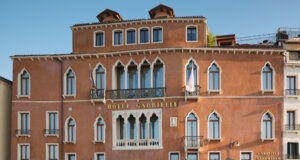 Das Hotel Gabrielli liegt direkt an der Riva degli Schiavoni und zählt zu den traditionsreichsten Adressen im historischen Zentrum von Venedig. (Foto: © Martino Dini/Starhotels)