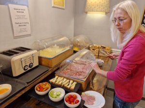 Das Frühstücksbuffet lässt kaum Wünsche offen. (Foto: © Bastian Glumm)