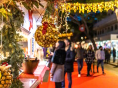 Ein stimmungsvolles Erlebnis: Weihnachten in Jesolo Mitten am winterlichen Meer gelegen, bietet Jesolo zur Weihnachtszeit einen einzigartigen Weihnachtsmarkt, der mit vielen kulinarischen Überraschungen überzeugt und zum gemütlichen Flanieren mit der ganzen Familie einlädt. (Foto: © Jesolo Media House)
