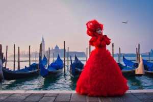 Der Karneval von Venedig ist nicht nur ein Festival, sondern eine Reise durch die Zeit, eine Gelegenheit, eine neue Rolle zu übernehmen und die Magie dieser alten Stadt zu spüren. (Foto: © Luana/Adobe Stock)