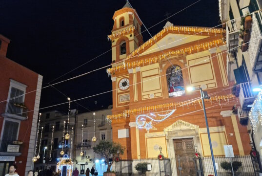 Der 16. Dezember ist der Beginn der Weihnachtsnovene – einer neuntägigen spirituellen Vorbereitung auf das Weihnachtsfest. Auf unserem Foto sieht man die Chiesa Santa Maria delle Grazie in Pozzuoli. (Foto: © Bastian Glumm)