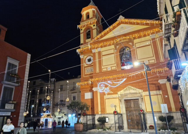 Der 16. Dezember ist der Beginn der Weihnachtsnovene – einer neuntägigen spirituellen Vorbereitung auf das Weihnachtsfest. Auf unserem Foto sieht man die Chiesa Santa Maria delle Grazie in Pozzuoli. (Foto: © Bastian Glumm)