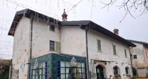 Das B&B La Borasca in Casalpusterlengo, südlich von Mailand: ein historisches Landhaus mit weihnachtlicher Dekoration auf unserer Winterreise. (Foto: © Bastian Glumm)