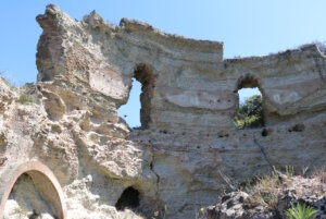 Die Ruine aus der römischen Kaiserzeit wurde lange als „Tempel der Diana“ oder „Tempel des Apollo“ bezeichnet. (Foto: © Bastian Glumm)