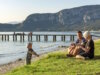 Urlaub für alle Generationen – die Campingplätze am Gardasee schaffen Orte der Begegnung inmitten der Natur. (Foto: © La Rocca Camping Village)