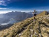 Trailrunner auf dem aussichtsreichen Grat des Senter de le Greste oberhalb des Ledrotals, einer der spektakulärsten Abschnitte des Ledro Sky Trentino. (Foto: © Ledro Sky Trentino)