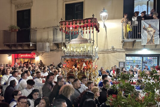 Jedes Jahr im Mai feiert Licata das St. Angelo Fest mit Prozessionen, Musik, Traditionen und großer Freude – ein lebendiges Symbol des Glaubens und der Gemeinschaft. (Foto: © Rosario Lo Vacco)