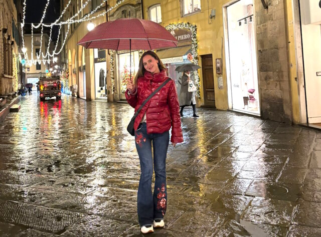 Madelaine Bernardy in der Altstadt von Lucca. Die Stadt ist für die 33-Jährige Lebensmittelpunkt und Teil des täglichen Lebens geworden. (Foto: © Madelaine Bernardy)