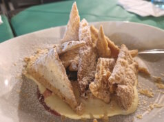 Einige Desserts faszinieren sofort. Millefoglie ist ein Stück Geschichte, das durch Jahrhunderte, Tafeln und Generationen gereist ist. (Foto: © Bastian Glumm)