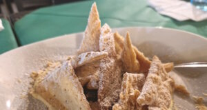 Einige Desserts faszinieren sofort. Millefoglie ist ein Stück Geschichte, das durch Jahrhunderte, Tafeln und Generationen gereist ist. (Foto: © Bastian Glumm)