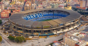 Fußball in Italien: Die Bedeutung der großen Klubs für ihre Städte Das Stadio Diego Armando Maradona in Neapel, die Heimat des SSC Napoli und eines der bekanntesten Fußballstadien Italiens. (Foto: © Stefano Tammaro / Adobe Stock)