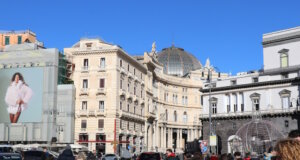 Drama in Neapel: Zweijähriger kämpft nach Herztransplantation ums Überleben Blick auf Neapel: Der Fall einer problematischen Herztransplantation bei einem Kleinkind sorgt landesweit für Aufmerksamkeit. (Foto: © Bastian Glumm)