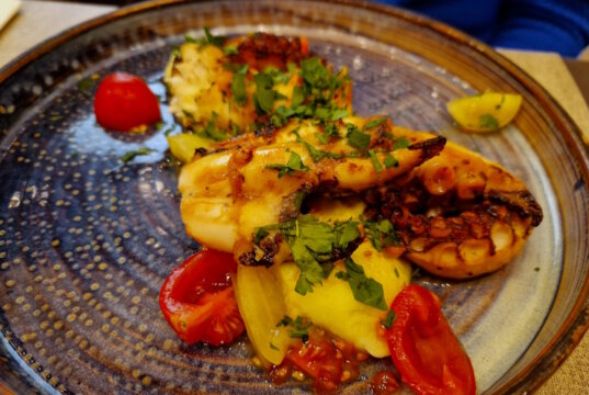 Ein klassischste Rezept ist Polpo e Patate – Oktopus mit gekochten Kartoffeln, das bis heute in vielen Küstenstädten beliebt ist. (Foto: © Bastian Glumm)