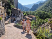 Blick in ein Bergdorf in Kalabrien: Abseits der großen Touristenströme zeigt Italien seine stille, ursprüngliche Seite – fern der bekannten Postkartenmotive. (Foto: © Bastian Glumm)