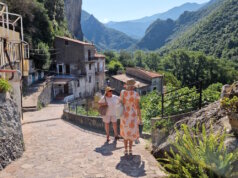 Blick in ein Bergdorf in Kalabrien: Abseits der großen Touristenströme zeigt Italien seine stille, ursprüngliche Seite – fern der bekannten Postkartenmotive. (Foto: © Bastian Glumm)