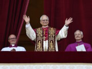 In einem raschen und nahezu einstimmigen Konklave haben die 133 wahlberechtigten Kardinäle am 8. Mai 2025 den US-Amerikaner Robert Francis Prevost zum neuen Papst gewählt. Der 69-jährige Augustiner nahm den Namen Leo XIV. an. (Foto: © Vatican Media)