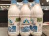 Parmalat in Italien: Aufstieg, Milliarden-Skandal und Neustart Parmalat-Milch im italienischen Supermarktregal: Die Marke bleibt trotz Skandalgeschichte ein vertrautes Produkt des Alltags. (Foto: © Inga Bulgakova / Adobe Stock)