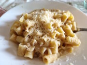 Jetzt ist es amtlich: Italienische Küche ist UNESCO-Kulturerbe Pasta e patate, ein einfaches, herzhaftes Gericht aus Süditalien. Symbol jener Alltagsküche, die nun als Teil des immateriellen UNESCO-Erbes gewürdigt wird. (Foto: © Bastian Glumm)