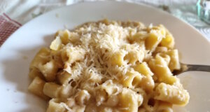 Jetzt ist es amtlich: Italienische Küche ist UNESCO-Kulturerbe Pasta e patate, ein einfaches, herzhaftes Gericht aus Süditalien. Symbol jener Alltagsküche, die nun als Teil des immateriellen UNESCO-Erbes gewürdigt wird. (Foto: © Bastian Glumm)